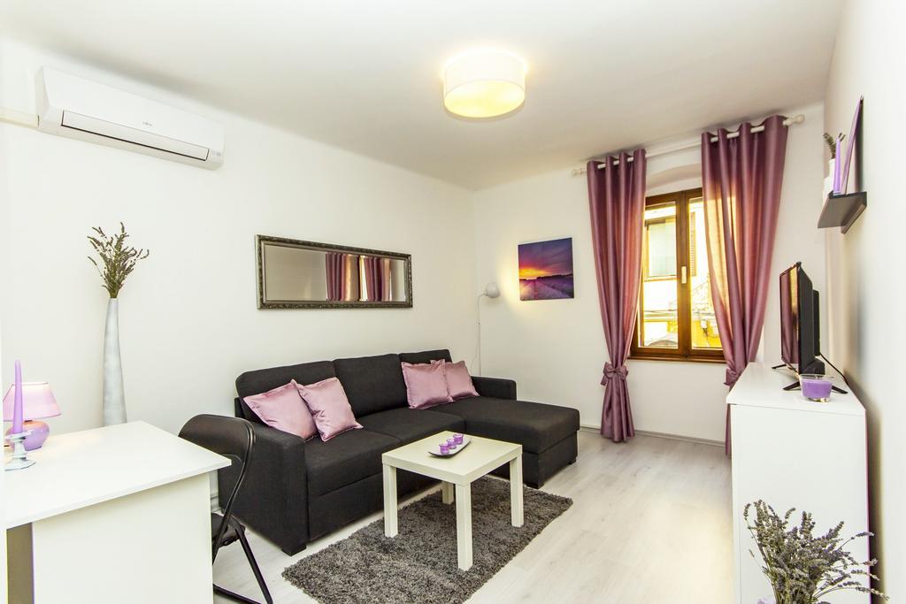 Center Apartment Lori Pula Exterior foto
